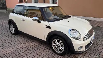 Usata Mini Cooper 75 CV (55 kW) 2011 Beige Utilitaria