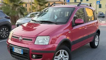 Usata Fiat Panda 4x4 Climbing 75 CV (55 kW) 2011 Rosso Utilitaria