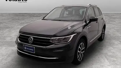Begagnad VW Tiguan Life 150 HK (110 kW) 2023 Grå SUV