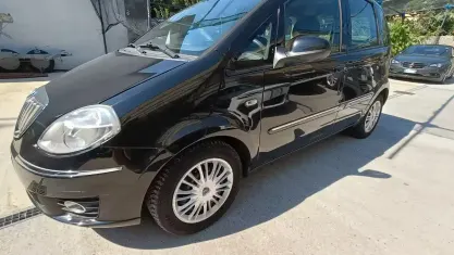 Usata Lancia Musa 77 CV (56 kW) 2010 Nero Monovolume