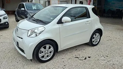 Begagnad Toyota iQ Sol 68 HK (50 kW) 2011 Vit Halvkombi