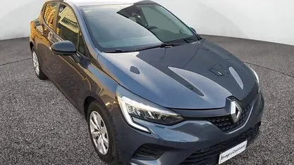 Grigio Usata 2022 Renault Clio V Life Berlina | 11.800 € (Buon prezzo)