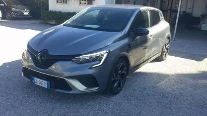 Gray Usata 2023 Renault Clio V Engineered Tre volumi | 17.300 € (Buon prezzo)