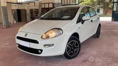 Usata 2015 Fiat Punto Street Tre volumi | 5900 € (Buon prezzo)