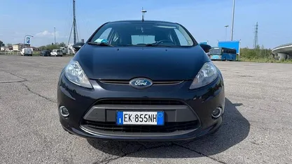 Usata Ford Fiesta 70 CV (51 kW) 2011 Nero Berlina