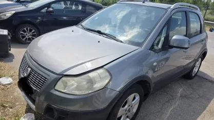 Usata Fiat Sedici Emotion 107 CV (78 kW) 2006 Grigio SUV