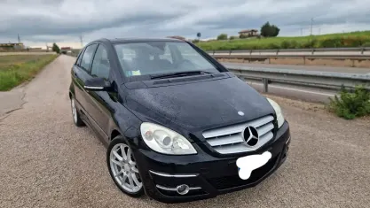 Usata Mercedes B200 140 CV (102 kW) 2009 Nero Monovolume