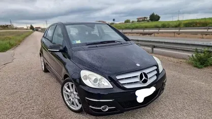 Usata Mercedes B200 140 CV (102 kW) 2009 Nero Monovolume