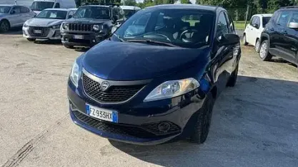 Gebraucht Lancia Ypsilon 69 PS (50 kW) 2019 Blau Kleinwagen