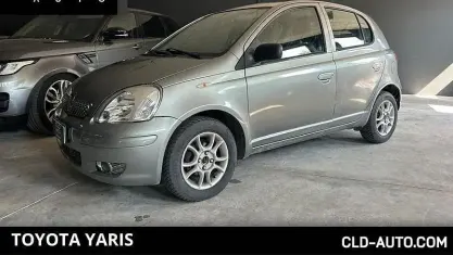 Usata Toyota Yaris 65 CV (47 kW) 2005 Grigio Berlina