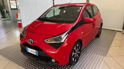 Usata Toyota Aygo Cool 72 CV (52 kW) 2019 Rosso Utilitaria