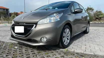 Usata Peugeot 208 S 68 CV (50 kW) 2012 Nero Utilitaria