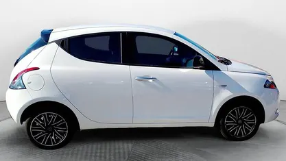 Bianco Usata 2023 Lancia Ypsilon Gold Due volumi | 12.900 € (Buon prezzo)