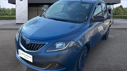 Usata Lancia Ypsilon Gold 69 CV (50 kW) 2023 Blu Utilitaria
