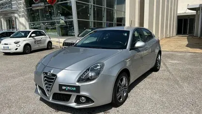 Grigio Usata 2016 Alfa Romeo Giulietta Super Due volumi | 13.900 € (Molto cara)