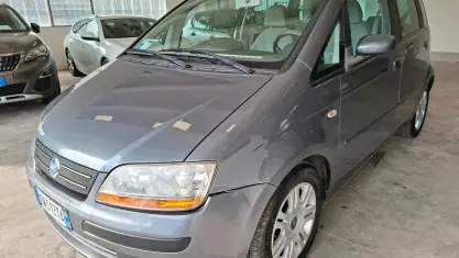 Usata Fiat Idea Active 95 CV (69 kW) 2004 Grigio Monovolume