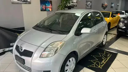Usata Toyota Yaris 69 CV (50 kW) 2007 Grigio Utilitaria