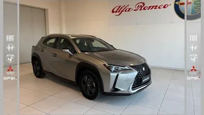 Usata 2021 Lexus UX Executive Line SUV | 24.890 € (Buon prezzo)