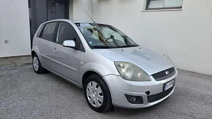 Usata Ford Fiesta Titanium 68 CV (50 kW) 2007 Utilitaria