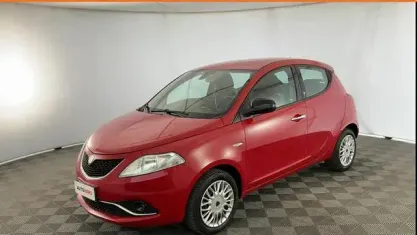 Usata Lancia Ypsilon Gold 70 CV (51 kW) 2016 Rosso Utilitaria