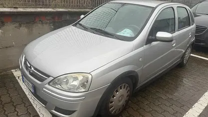 Argento Usata 2005 Opel Corsa Tre volumi | 1350 € (Buon prezzo)