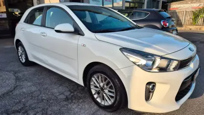 Usata Kia Rio 84 CV (61 kW) 2020 Bianco Berlina