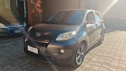 Usata Toyota Urban Cruiser Luxury 90 CV (66 kW) 2011 Grigio Utilitaria