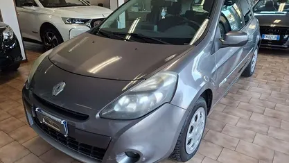 Grigio Usata 2010 Renault Clio II Tre volumi | 2300 € (Super prezzo)