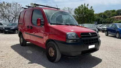 Usata Fiat Doblò 75 CV (55 kW) 2006 Rosso Monovolume