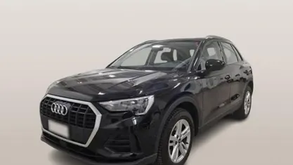 Käytetty Audi Q3 Business 150 HP (110 kW) 2021 Musta Katumaasturi