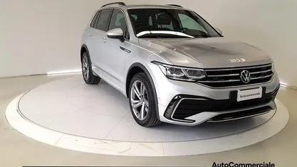 Usata VW Tiguan R-line 200 CV (147 kW) 2022 Argento SUV