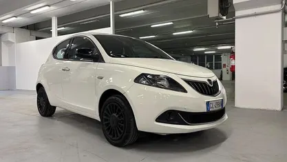 Usata Lancia Ypsilon Gold 69 CV (50 kW) 2022 Beige Utilitaria