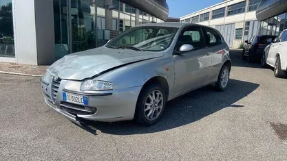 Grigio Usata 2003 Alfa Romeo 147 Distinctive Due volumi | 850 € (Super prezzo)