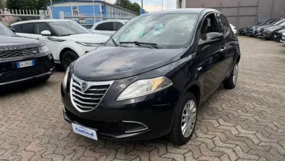 Usata Lancia Ypsilon Gold 84 CV (61 kW) 2015 Nero Utilitaria