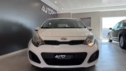 Usata Kia Rio LX 85 CV (62 kW) 2013 Bianco Berlina