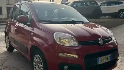 Usata Fiat Panda Lounge 69 CV (50 kW) 2014 Rosso Utilitaria