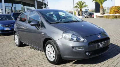 Usata Fiat Punto Lounge 69 CV (50 kW) 2017 Grigio pietra Utilitaria