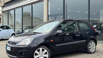 Usata Ford Fiesta Titanium 68 CV (50 kW) 2006 Utilitaria