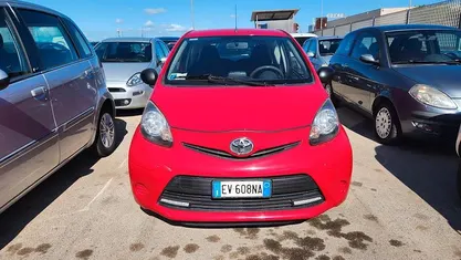 Usata Toyota Aygo 69 CV (50 kW) 2014 Rosso Utilitaria