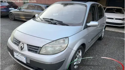 Usata Renault Scénic II 120 CV (88 kW) 2005 Argento Monovolume
