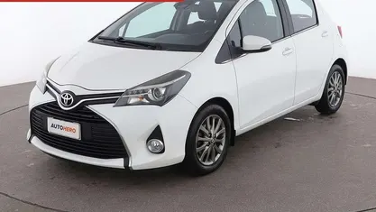 Usata Toyota Yaris Active 90 CV (66 kW) 2015 Bianco Berlina