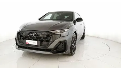 Usata Audi Q8 S-Line 286 CV (210 kW) 2025 Grigio SUV