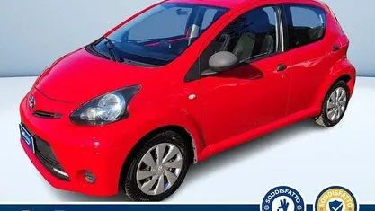 Rosso metallizzato Usata 2014 Toyota Aygo Connect Style Due volumi | 9700 €