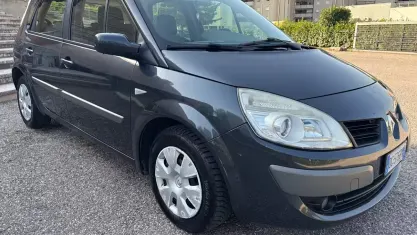 Usata Renault Scénic II 105 CV (77 kW) 2007 Grigio Monovolume