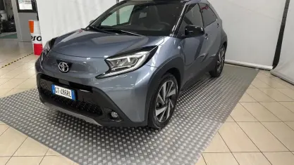 Usata Toyota Aygo X Lounge 72 CV (52 kW) 2024 Grigio SUV