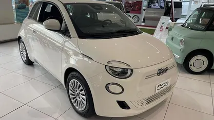 Usata Fiat 500e Action 42 kW (58 CV) 2024 Bianco Berlina