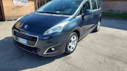 Blu Usata 2014 Peugeot 5008 Monovolume | 6990 € (Buon prezzo)