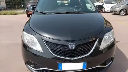 Usata Lancia Ypsilon Gold 69 CV (50 kW) 2013 Nero Utilitaria