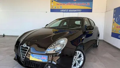 Grigio Usata 2013 Alfa Romeo Giulietta Distinctive Tre volumi | 6390 € (Ottimo prezzo)