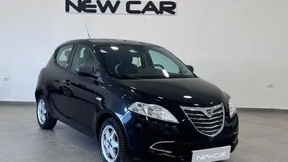 Usata Lancia Ypsilon Gold 69 CV (50 kW) 2014 Nero Utilitaria